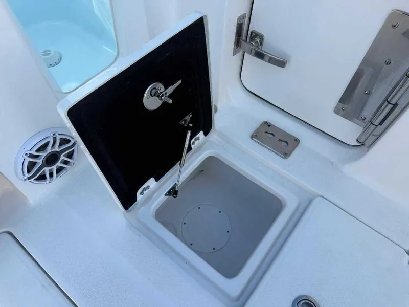 Slide: The Image of Sea Fox 328 Commander 2026 - 24