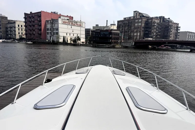 Slide: The Image of Bow view of 2014 Formula 400 FX8 yacht on urban waterway with cityscape. - 13