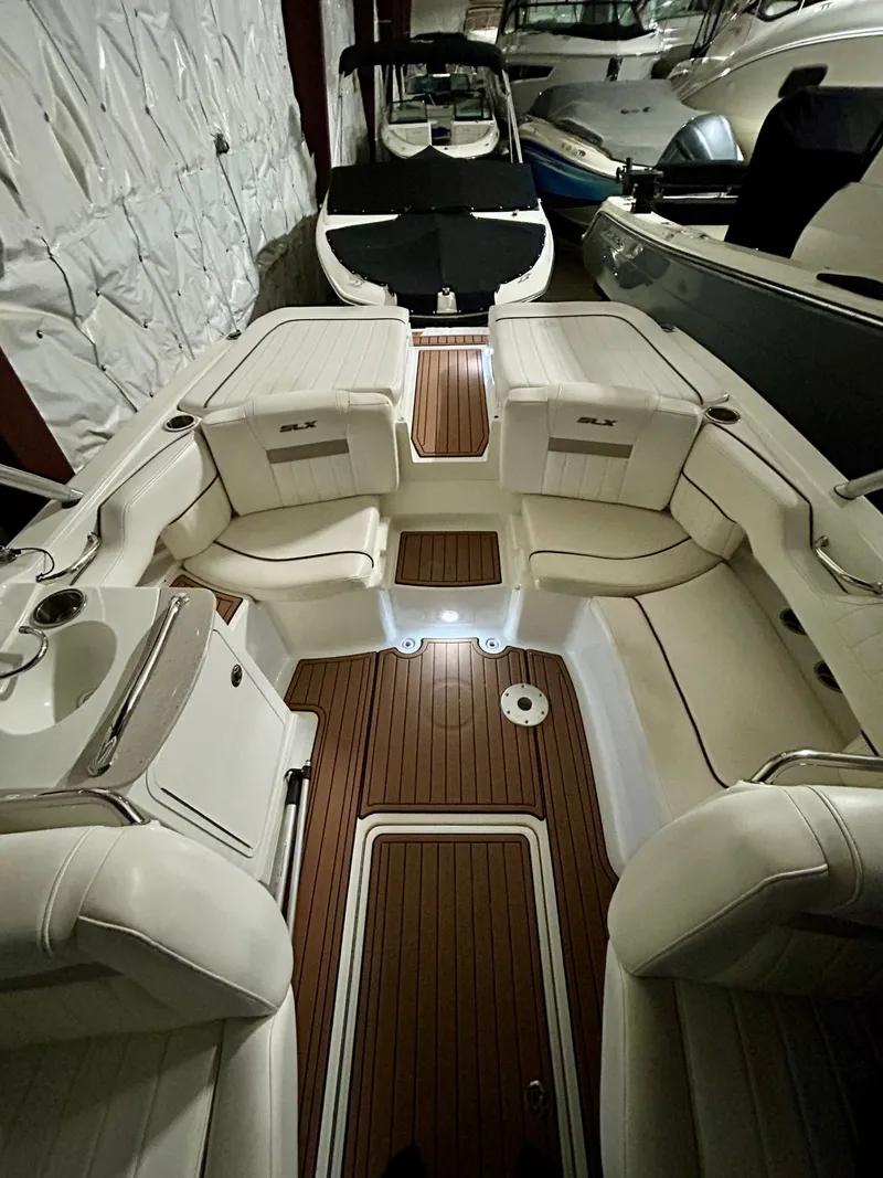 Slide: The Image of Sea Ray SLX 250 2009 - 6
