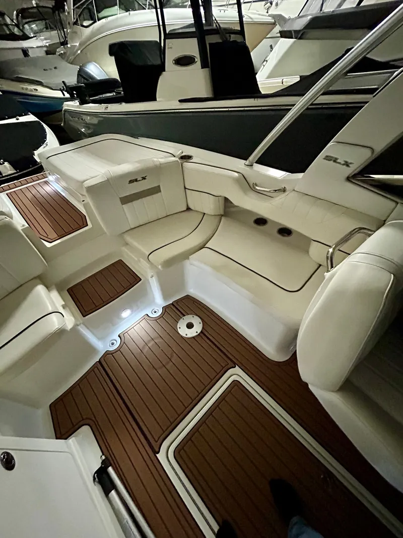 Slide: The Image of Sea Ray SLX 250 2009 - 7