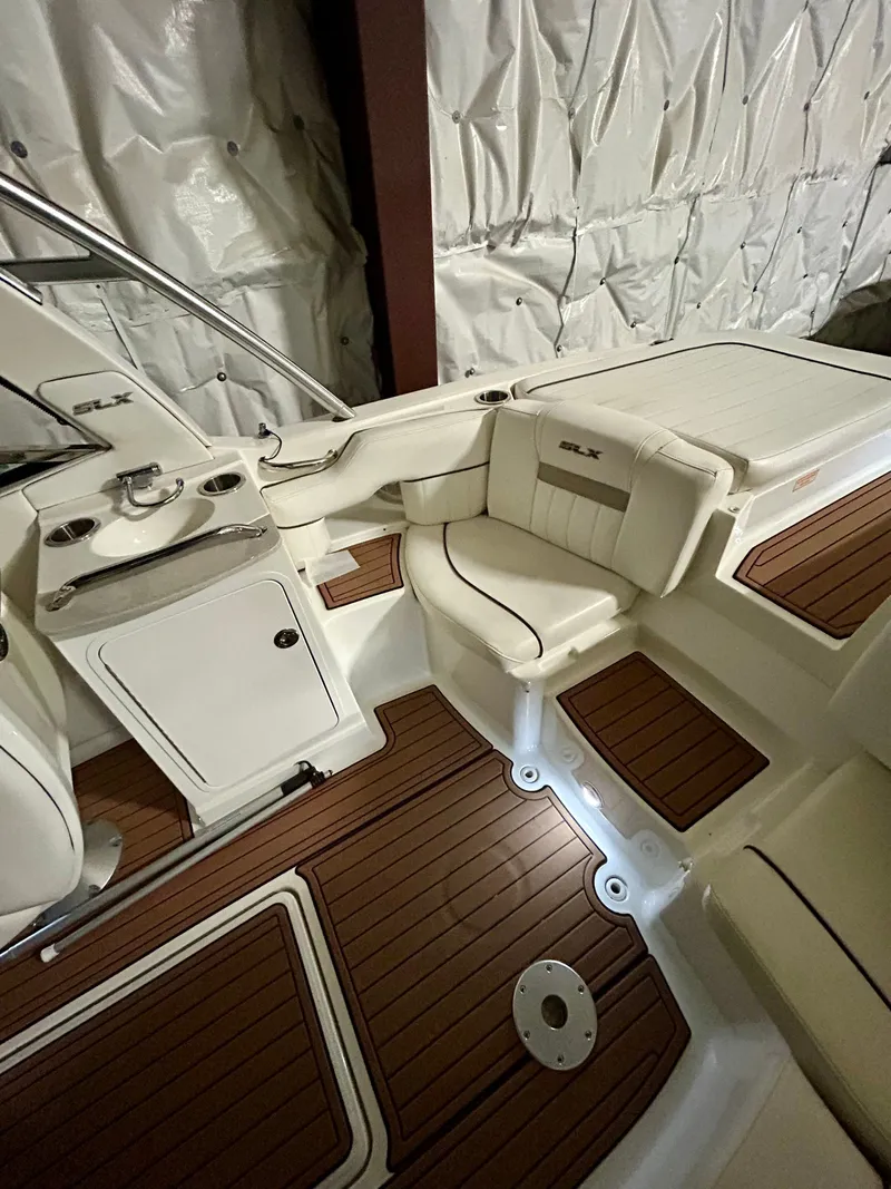 Slide: The Image of Sea Ray SLX 250 2009 - 8