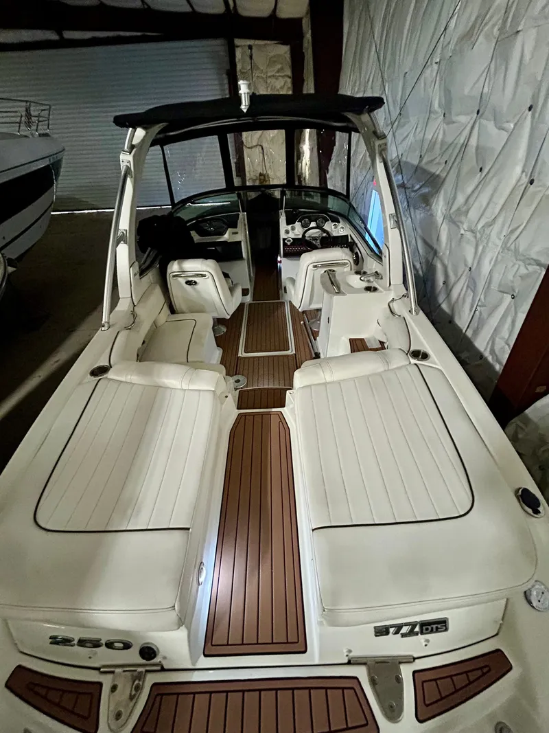 Slide: The Image of Sea Ray SLX 250 2009 - 9