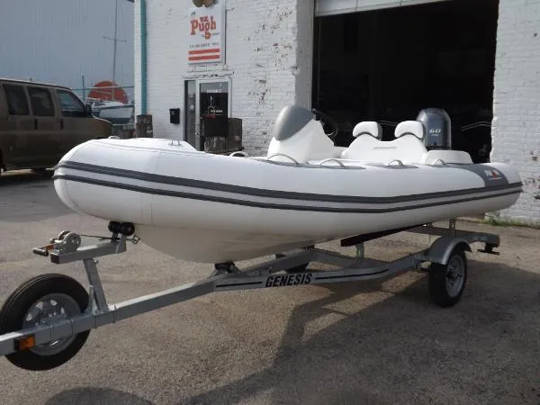 Slide: The Image of Avon Seasport 440 Deluxe NEO 60hp In Stock 2019 - 4