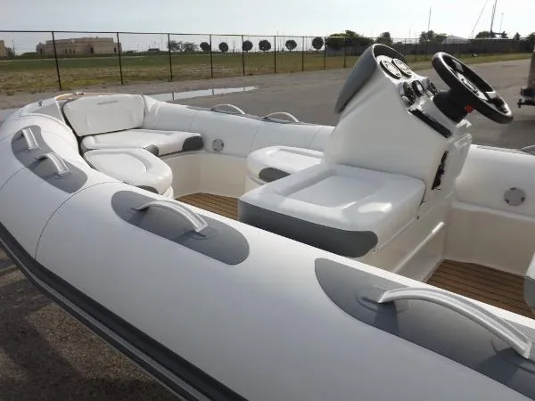 Slide: The Image of Avon Seasport 440 Deluxe NEO 60hp In Stock 2019 - 8