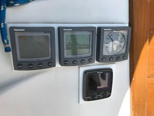 Slide: The Image of Pacific Seacraft Dana 24 1988 - 7