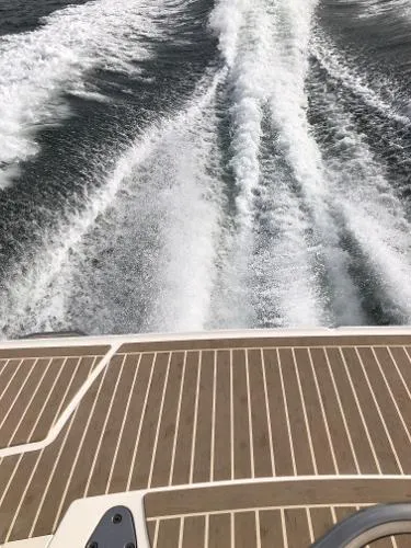 Slide: The Image of Sea Ray 370 Sundancer 2011 - 10