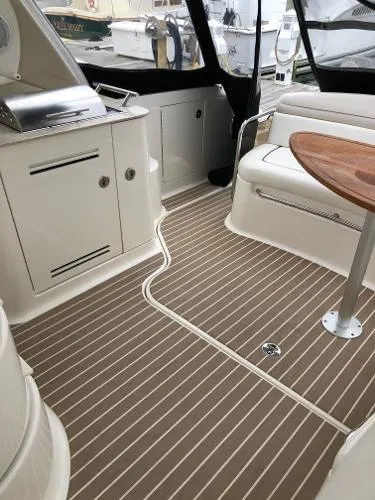 Slide: The Image of Sea Ray 370 Sundancer 2011 - 11