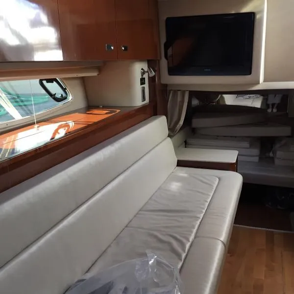 Slide: The Image of Sea Ray 370 Sundancer 2011 - 9