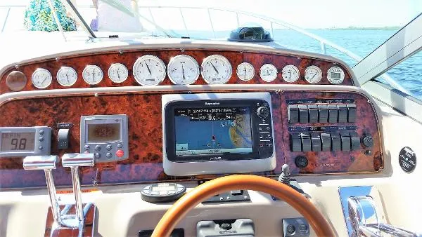 Slide: The Image of Larson Cabrio 370 2004 - 8