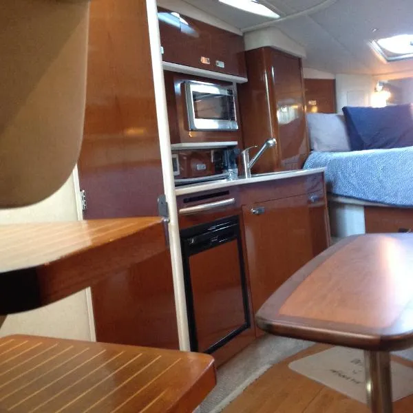 Slide: The Image of Sea Ray Sundancer 2012 - 9