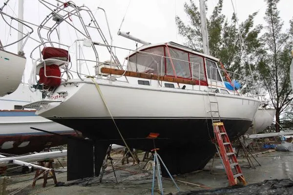 Slide: The Image of Gulfstar 43 Center Cockpit Sailboat 1975 - 4