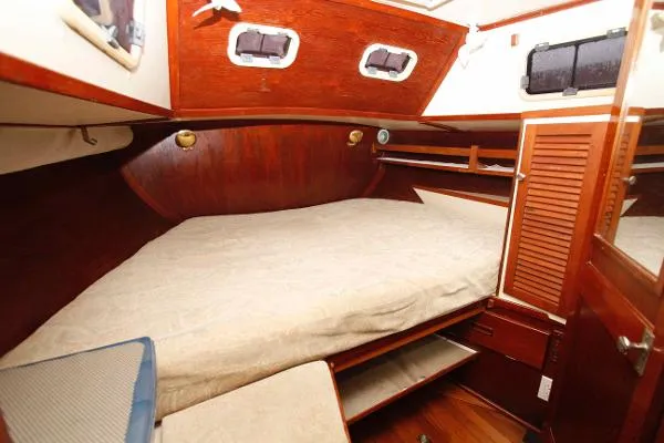 Slide: The Image of Gulfstar 43 Center Cockpit Sailboat 1975 - 8
