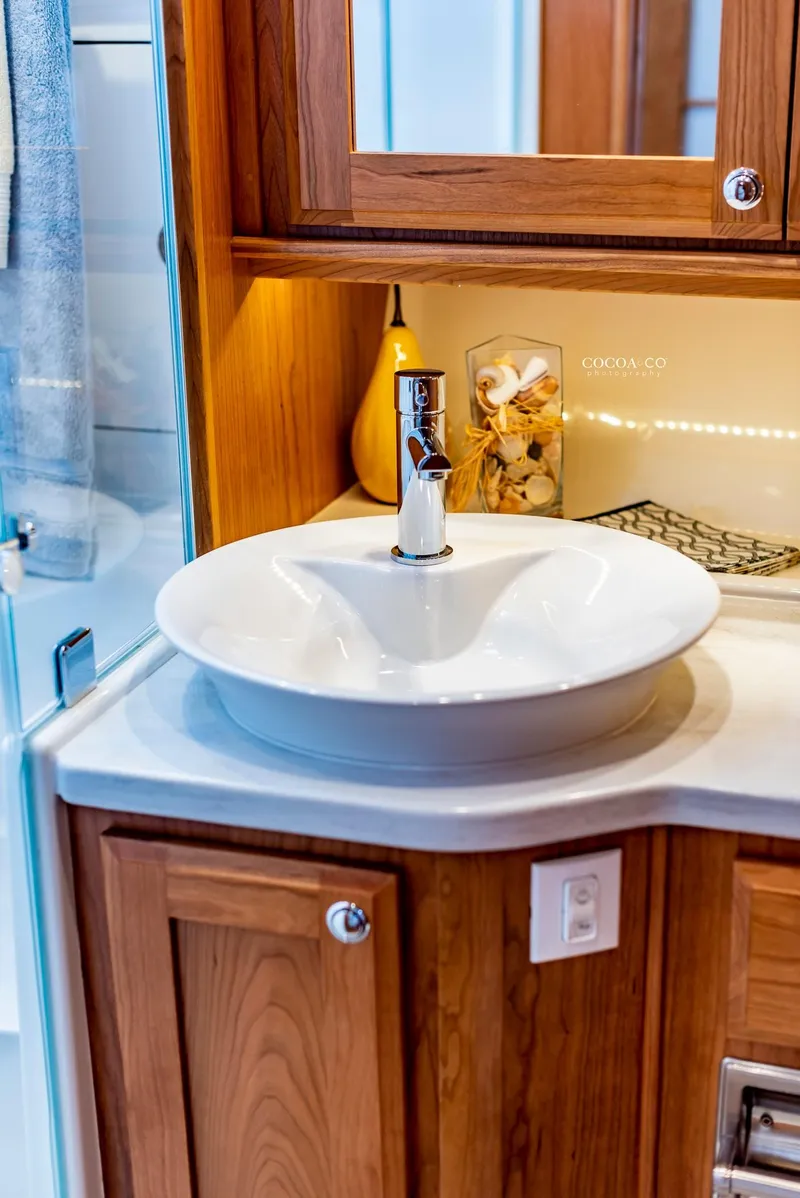 Slide: The Image of Luxurious bathroom in Sabre 45 Salon Express 2027. - 25