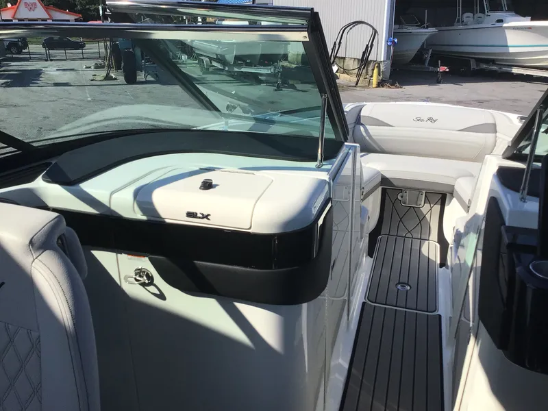 Slide: The Image of Sea Ray SLX 280 Outboard 2026 - 6