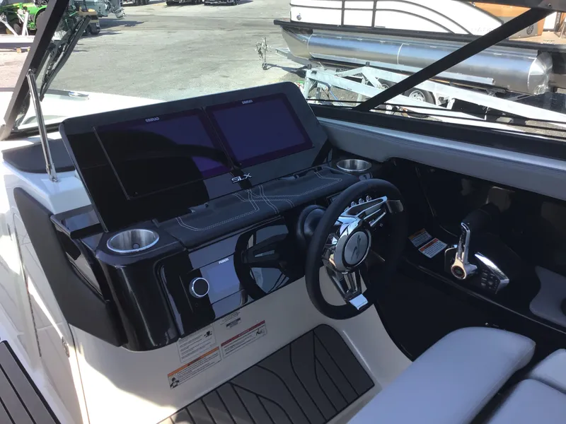 Slide: The Image of Sea Ray SLX 280 Outboard 2026 - 5