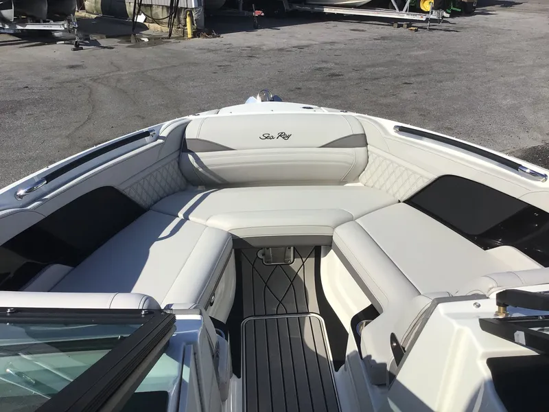 Slide: The Image of Sea Ray SLX 280 Outboard 2026 - 4