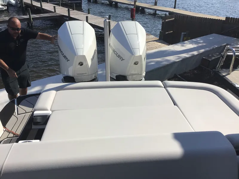 Slide: The Image of Sea Ray SLX 280 Outboard 2026 - 10