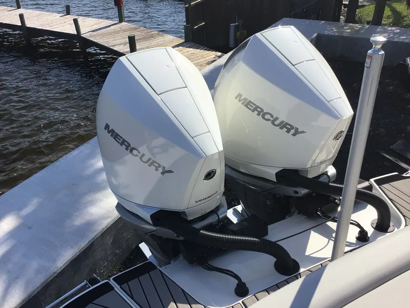 Slide: The Image of Sea Ray SLX 280 Outboard 2026 - 11