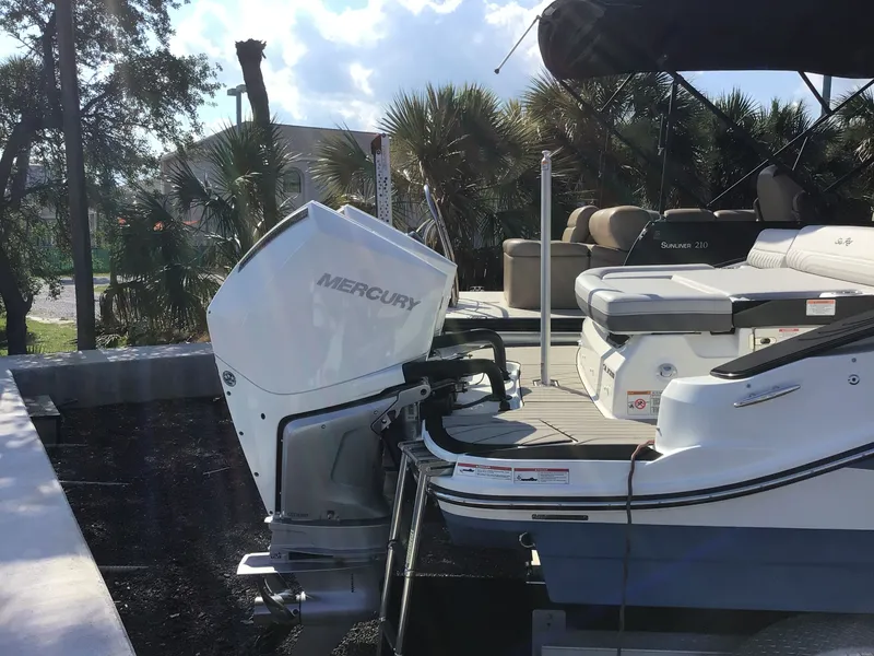 Slide: The Image of Sea Ray SLX 280 Outboard 2026 - 12