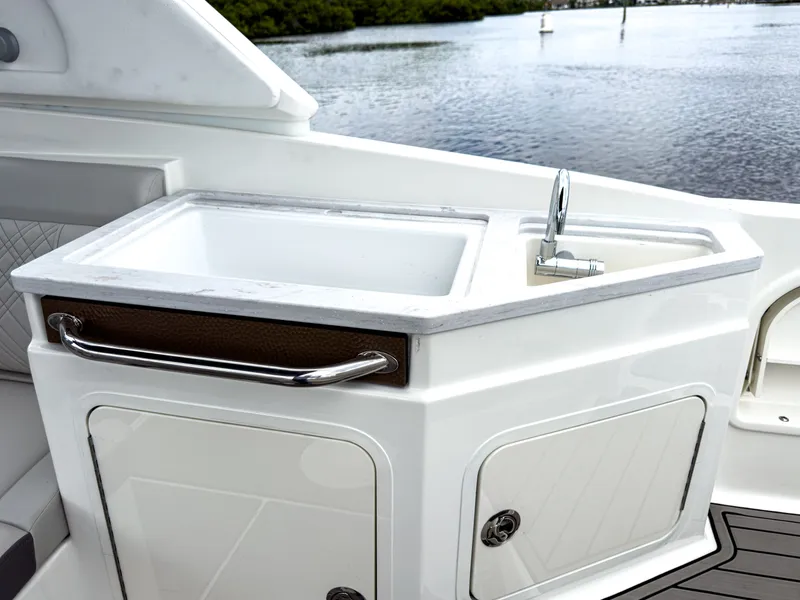 Slide: The Image of Sea Ray SDX 290 Outboard 2026 with integrated sink. - 8