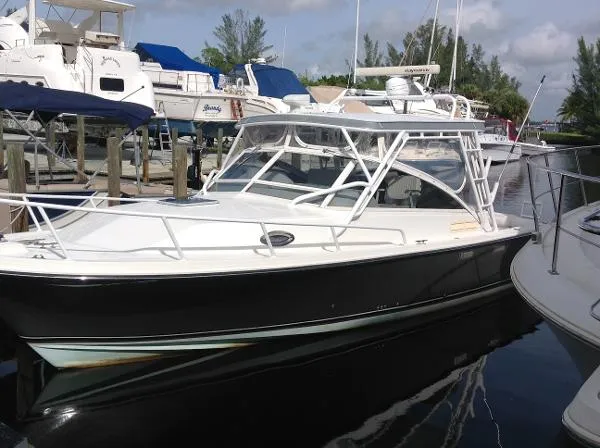 Slide: The Image of Salt Shaker compare to Cabo, Viking,Blackfin, Bertram 301 2006 - 0