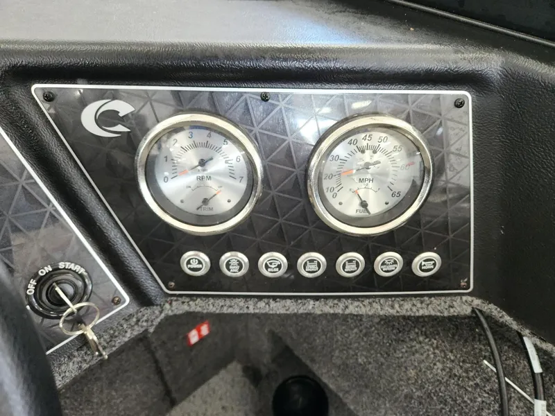 Slide: The Image of Dashboard of 2025 Crestliner 1850 Fish Hawk WT boat. - 12