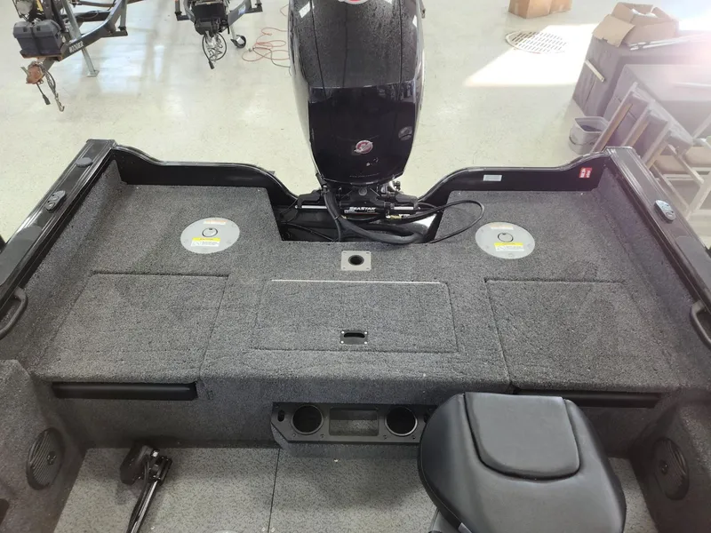 Slide: The Image of Interior of 2025 Crestliner 1850 Fish Hawk WT with motor view. - 15