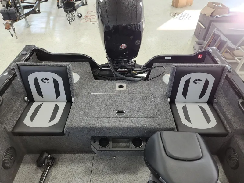 Slide: The Image of Interior of 2025 Crestliner 1850 Fish Hawk WT with seating. - 17