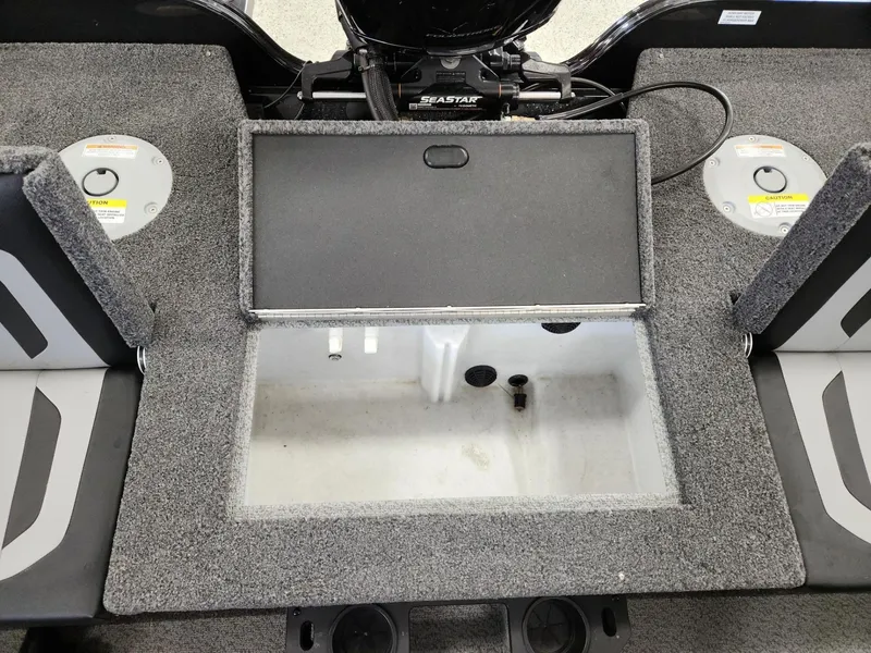 Slide: The Image of Interior view of 2025 Crestliner 1850 Fish Hawk WT boat. - 18