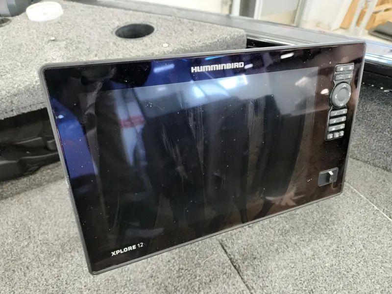 Slide: The Image of Humminbird Xplore 12 on Crestliner 1850 Fish Hawk WT 2025. - 24