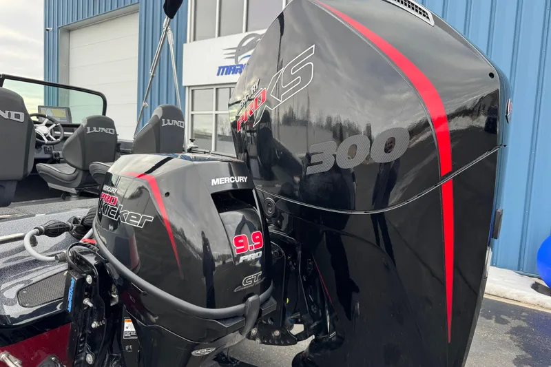 Slide: The Image of 2022 Lund 202 Pro-V GL boat with Mercury 300 and 9.9 Pro Kicker engines. - 27