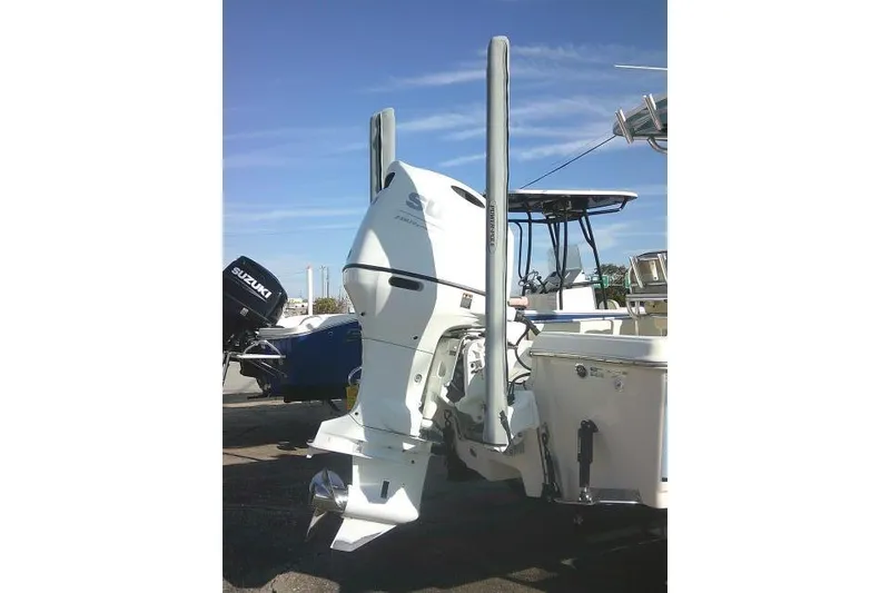 Slide: The Image of 2022 Carolina Skiff 21 Ultra Elite boat with Suzuki outboard motor. - 15