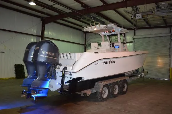 Slide: The Image of Everglades 325 Center Console 2012 - 3
