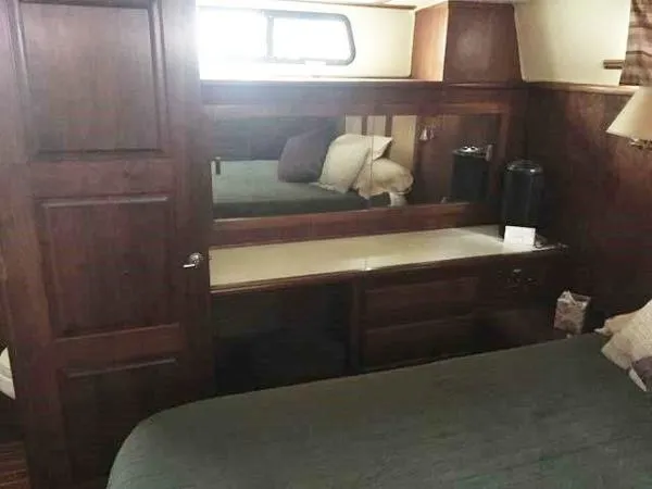 Slide: The Image of Wellcraft Californian 38 MY 1984 - 10