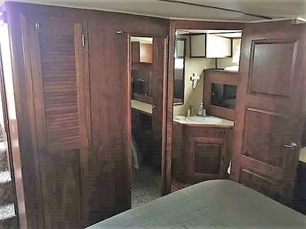 Slide: The Image of Wellcraft Californian 38 MY 1984 - 11