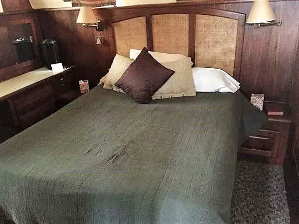 Slide: The Image of Wellcraft Californian 38 MY 1984 - 9