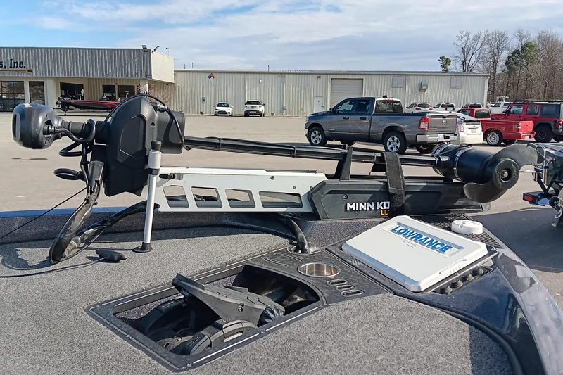 Slide: The Image of 2020 Ranger Z519 boat with Minn Kota trolling motor and Lowrance electronics in parking lot. - 10