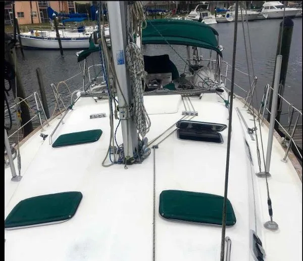 Slide: The Image of Beneteau Oceanis 411 1999 - 8