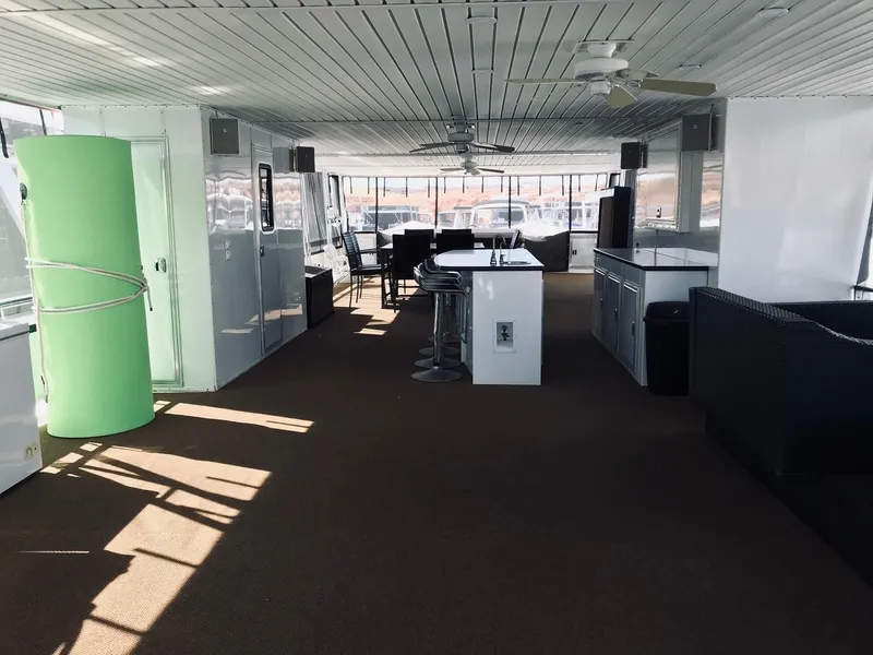 Slide: The Image of Interior of a 2008 Destination Yachts Cruisin yacht. - 28