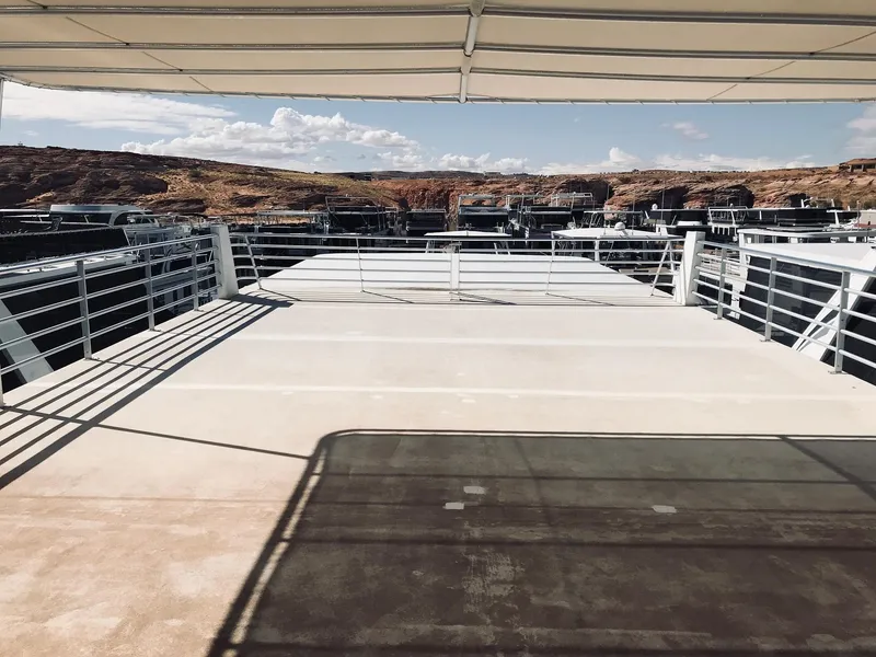 Slide: The Image of 2008 Destination Yachts Cruisin deck with lake view. - 43