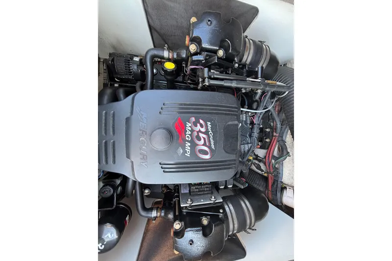 Slide: The Image of MerCruiser 350 MAG MPI engine in a 2005 Sea Ray 220 Select boat. - 17