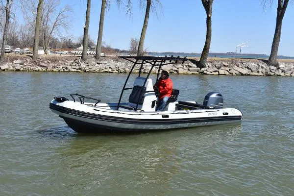 Slide: The Image of Zodiac Pro 7 NEO 200hp In Stock DEMO 2019 - 4