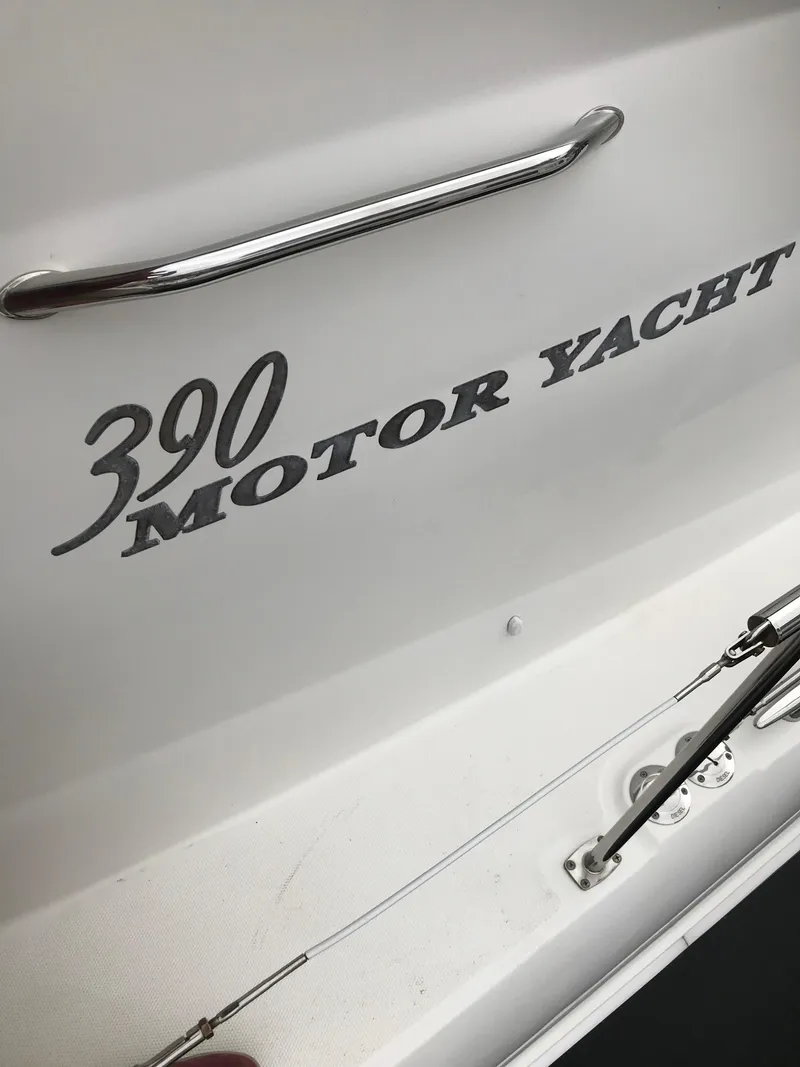 Slide: The Image of Sea Ray 390 Motor Yacht 2004 - 1