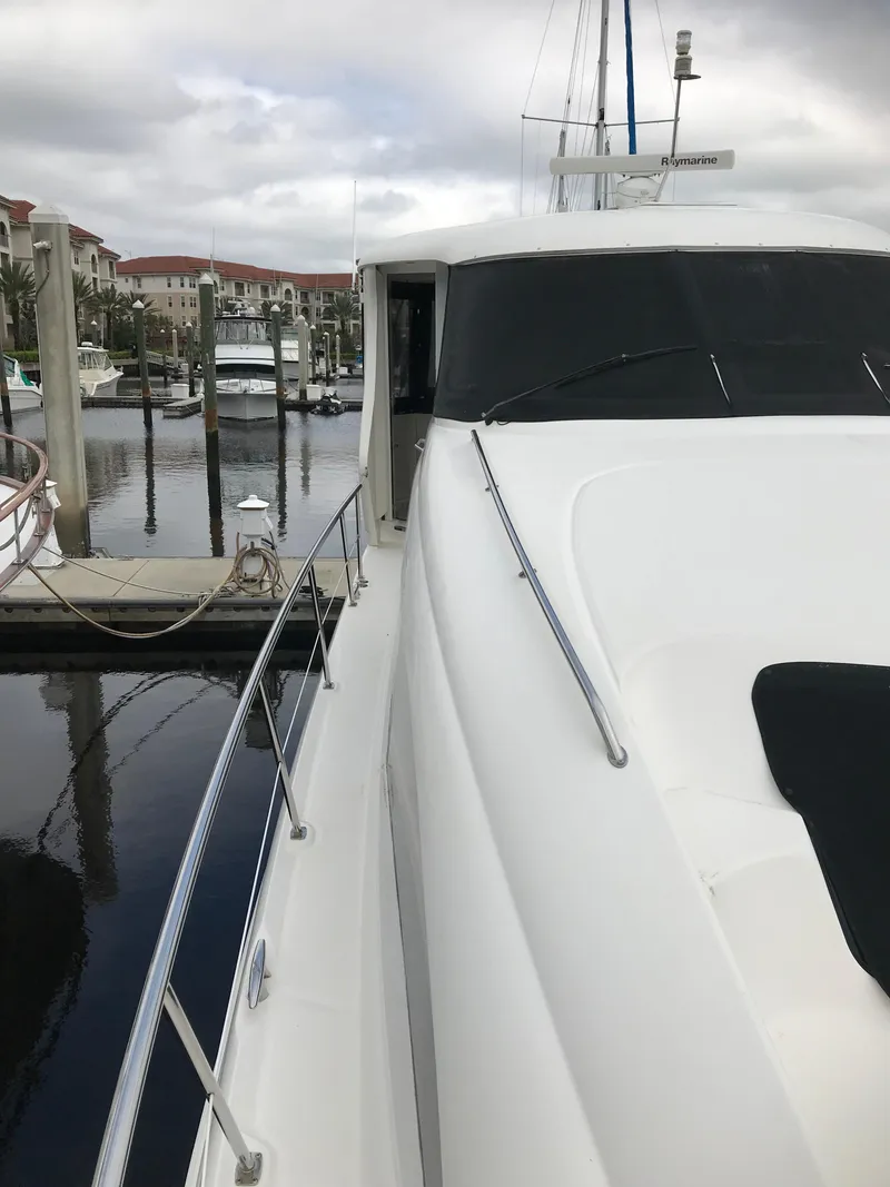 Slide: The Image of Sea Ray 390 Motor Yacht 2004 - 11