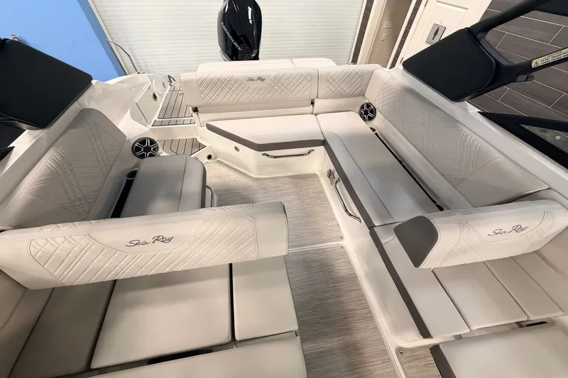 Slide: The Image of Sea Ray SDX 250 Outboard 2026 - 10