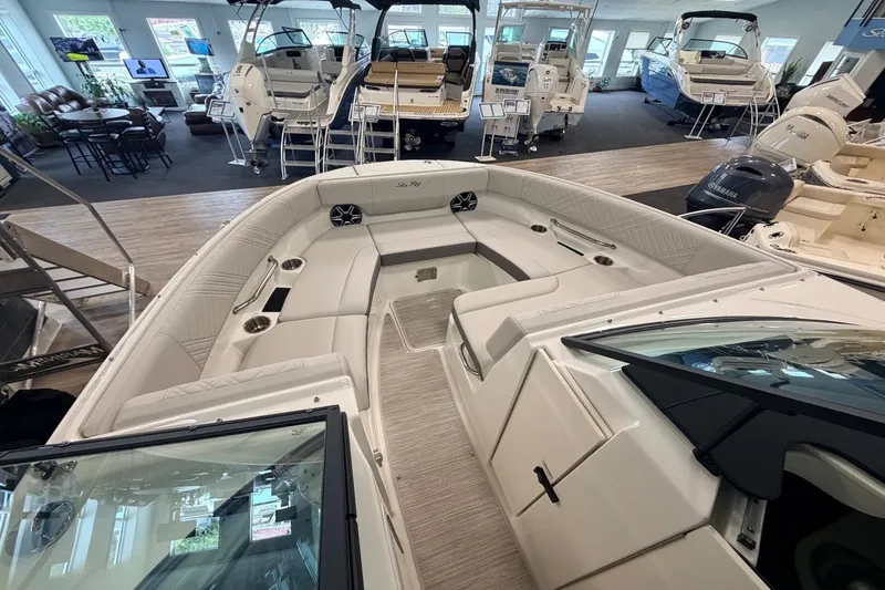 Slide: The Image of Sea Ray SDX 250 Outboard 2026 - 17