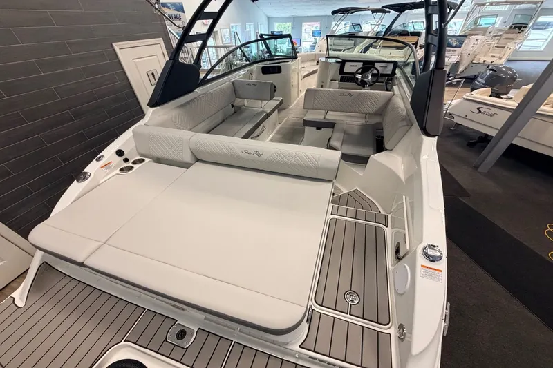 Slide: The Image of Sea Ray SDX 250 Outboard 2026 - 6