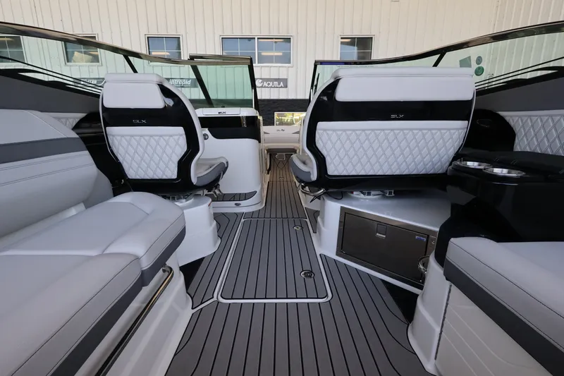Slide: The Image of Sea Ray SLX 280 Outboard 2026 - 11