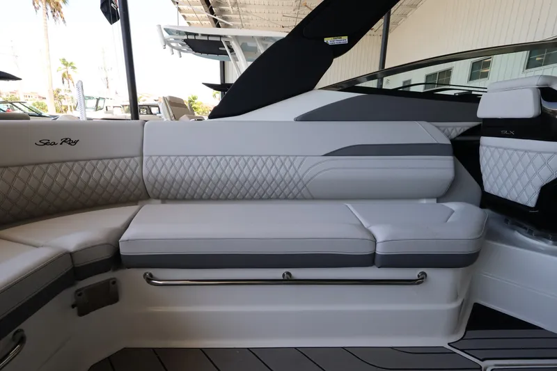 Slide: The Image of Sea Ray SLX 280 Outboard 2026 - 10