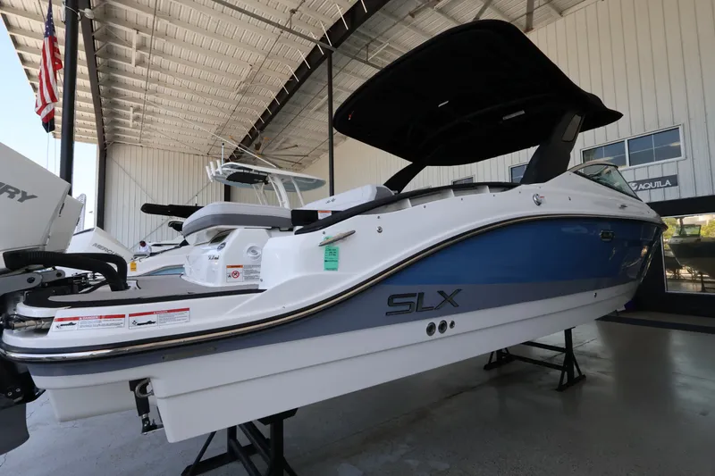Slide: The Image of Sea Ray SLX 280 Outboard 2026 - 4